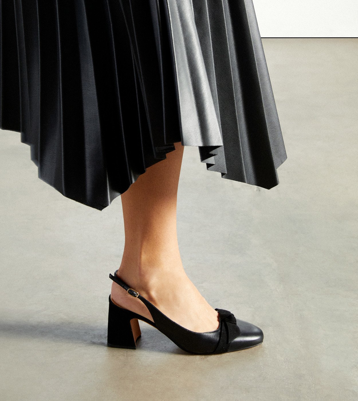 bibi　ブラック36 Clarita Curve Slingback 60 Black | Alexandre Birman